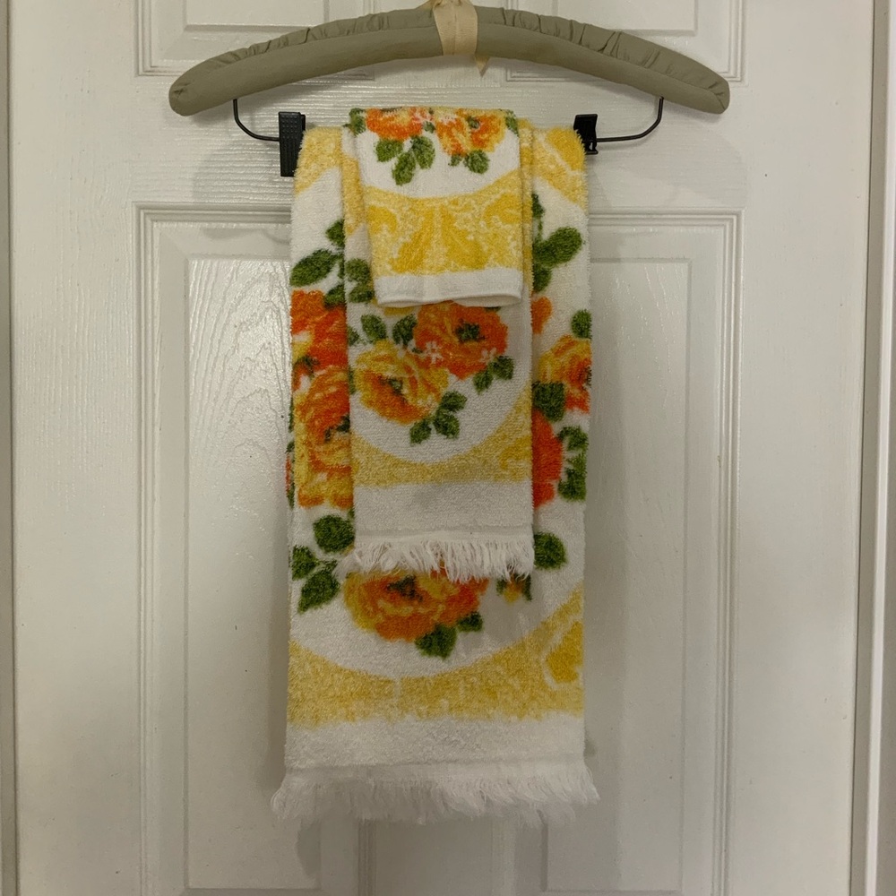 Vintage floral bath towel set